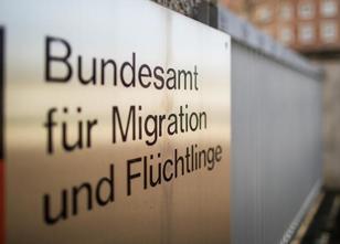 Das Bundesinnenministerium verspricht gründlichere Asylprüfungen. Es würden... weiterlesen