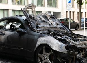 Erneut sind in Berlin mehrere geparkte Autos in Flammen aufgegangen. weiterlesen