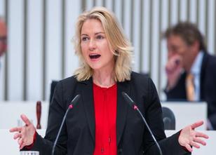 Mecklenburg-Vorpommerns Ministerpräsidentin Manuela Schwesig (SPD) will sic... weiterlesen