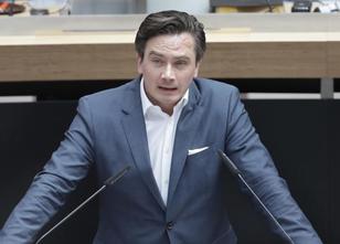 Nach heftigem Wirbel um Äußerungen im Abgeordnetenhaus ist der FDP-Politike... weiterlesen