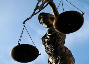 Der Prozess gegen drei Justizvollzugsbeamte wegen fahrlässiger Tötung steue... weiterlesen