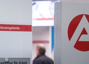 So wenige Arbeitslose hat es im April zuletzt vor über 30 Jahren gegeben: I... weiterlesen