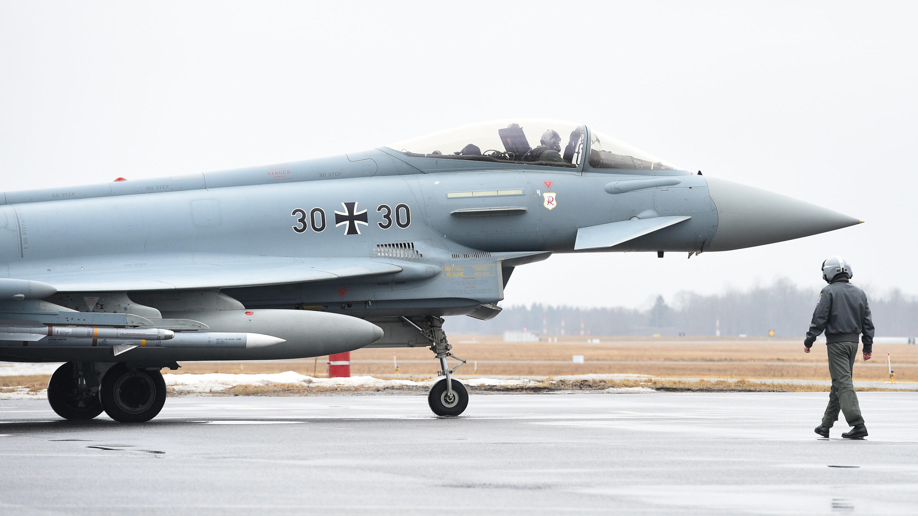 Flügel der Bundeswehr gestutzt: Nur vier Eurofighter einsatzbereit Ein Eurofighter kurz vor dem Start