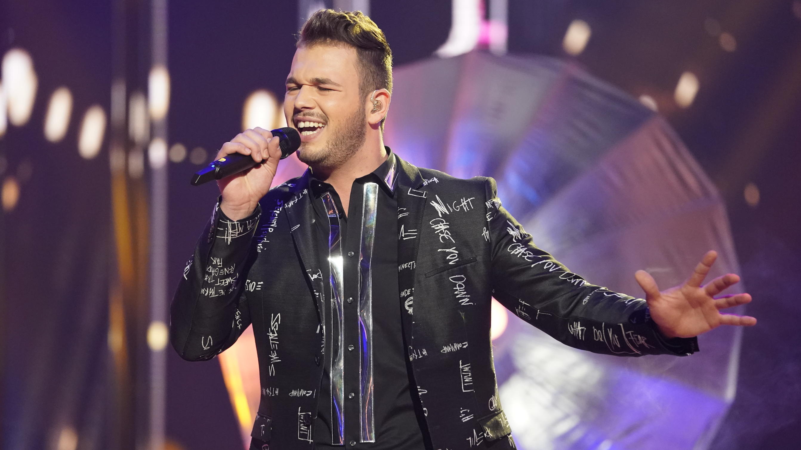 DSDS 2018: Michael Rauscher performt seinen Finalsong "So wie wir war'n" DSDS 2018: Michael Rauscher begeistert mit seinem Finalsong "So wie wir war'n".