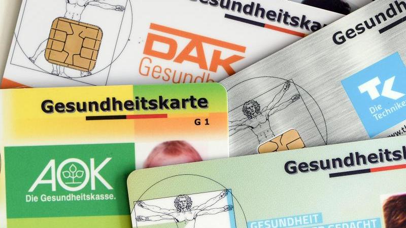 Medizin: Branchenkonferenz will Digitalisierung vorantreiben Krankenversicherungskarten