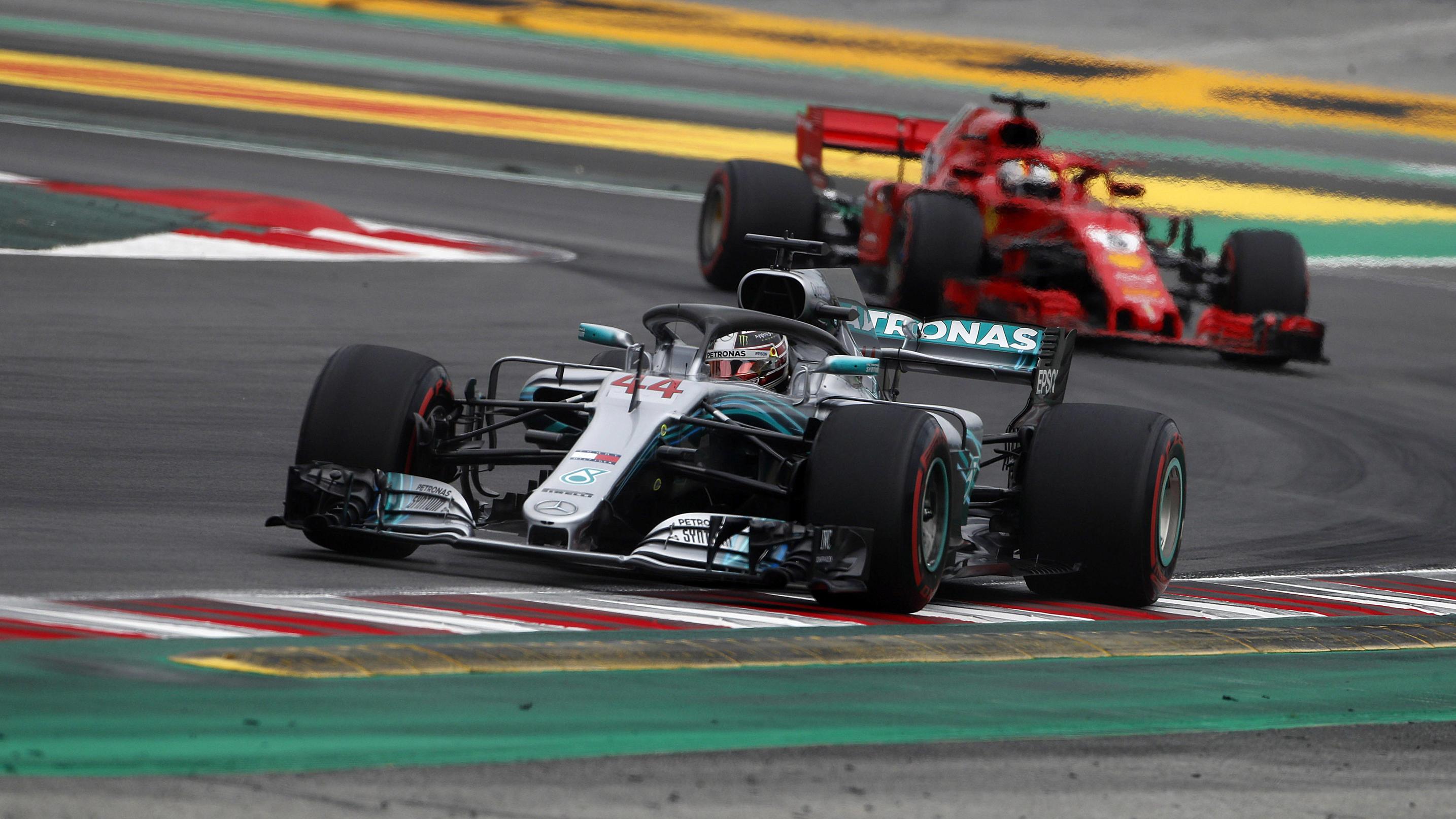 Spanien-GP: Mercedes sichert sich Startreihe 1 in Barcelona Formula One F1 - Spanish Grand Prix - Circuit de Barcelona-Catalunya, Barcelona, Spain - May 12, 2018 Ferrari's Sebastian Vettel during practice REUTERS/Albert Gea