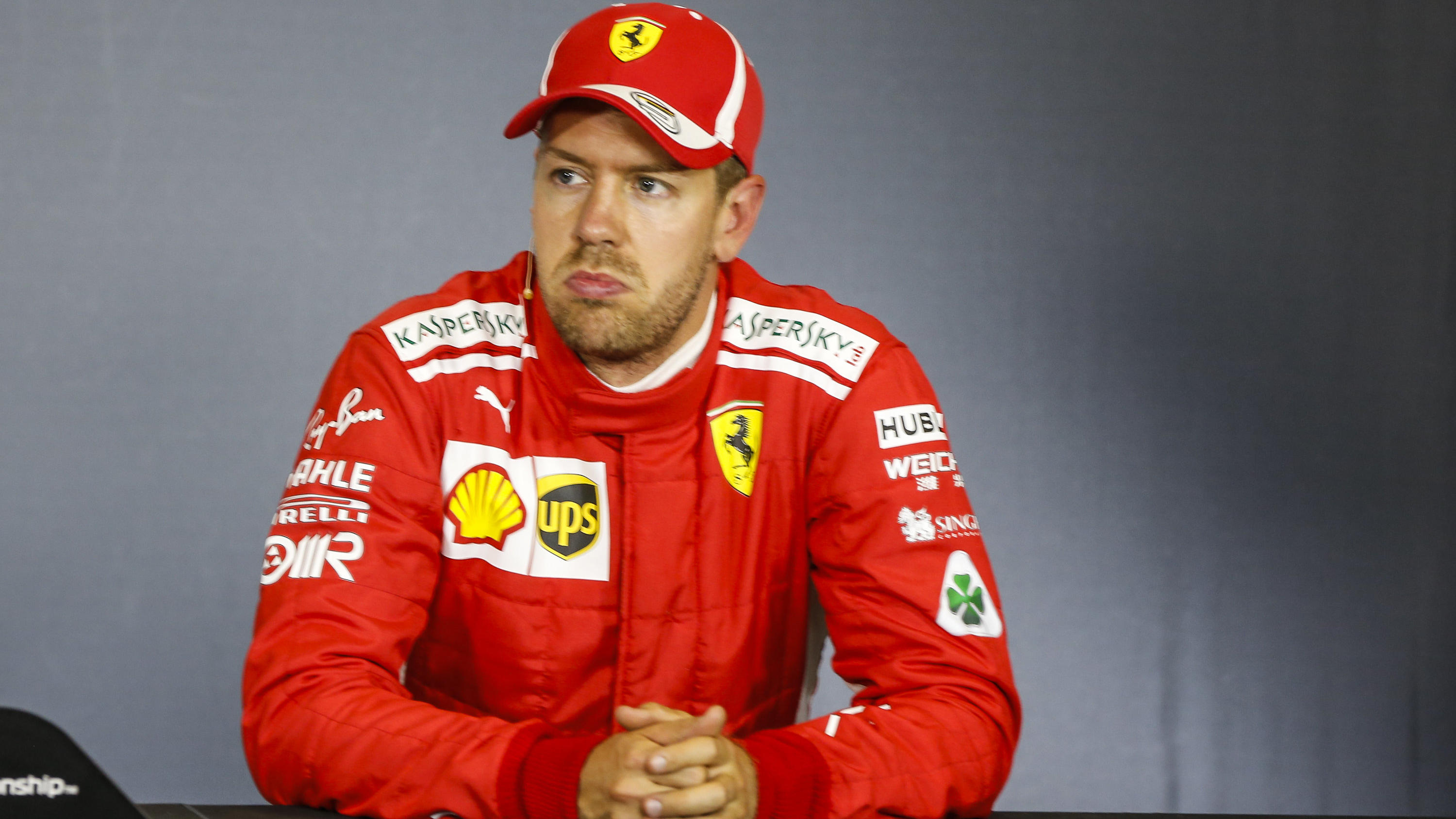 Formel 1: Sebastian Vettel sieht nach der Barcelona-Schlappe "viel Arbeit" für Ferrari 12.05.2018, Spanien, Barcelona, Motorsport: Formel-1-Weltmeisterschaft, Grand Prix von Spanien, Pressekonferenz nach dem Qualifying: Der Deutsche Sebastian Vettel vom Team Scuderia Ferrari nimmt an einer Pressekonferenz teil. Der Grand Prix von Spani