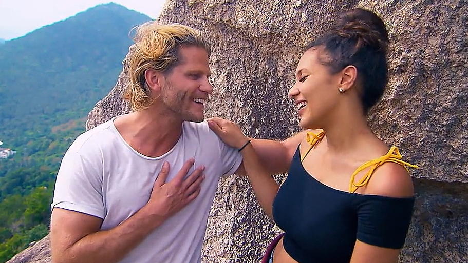 Bachelor in Paradise 2018: Paul Janke sorgt mit seiner Flirt-Offensive für dicke Luft Kaum im Paradies angekommen, ist Paul auch schon ordentlich auf Flirtkurs.