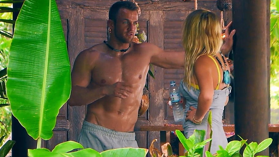 Bachelor in Paradise 2018: Paul Janke sorgt mit seiner Flirt-Offensive für dicke Luft Philipp weiß, dass Paul definitiv nichts anbrennen lässt.