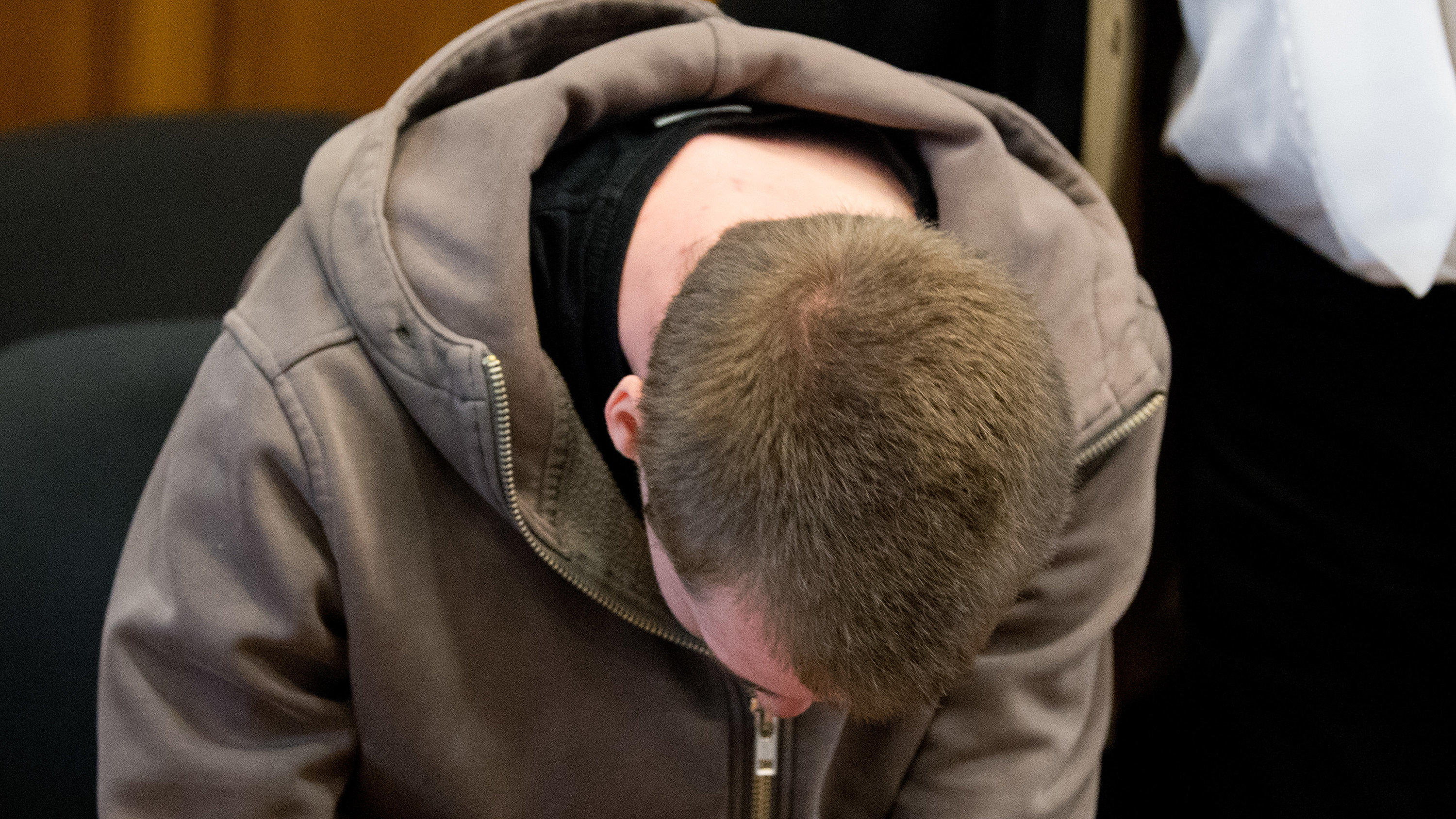Prozessauftakt in Niedersachsen: Hat Dominik R. (23) sein Baby totgeschüttelt? Dominik R. steht seit heute vor Gericht.