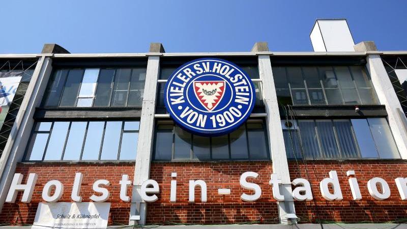 Holstein Kiel darf bei Aufstieg in eigenem Stadion spielen Holstein-Stadion