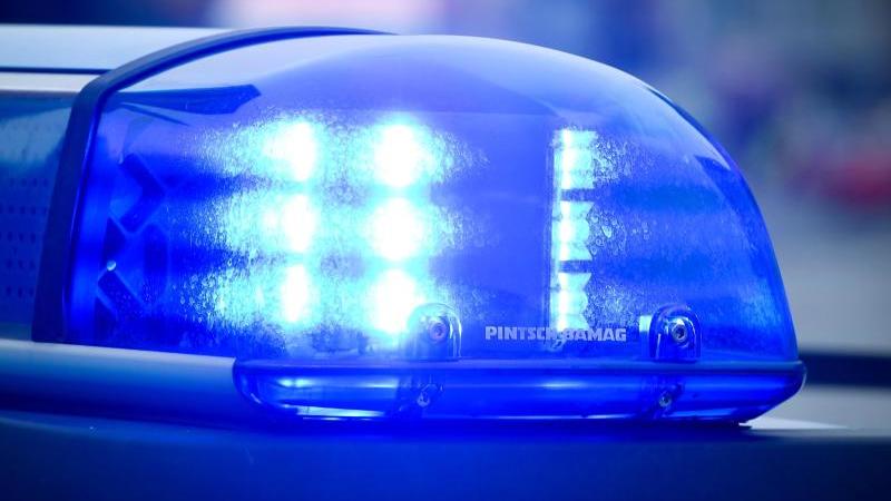 Polizei nimmt Lastwagen unter die Lupe Polizei Blaulicht