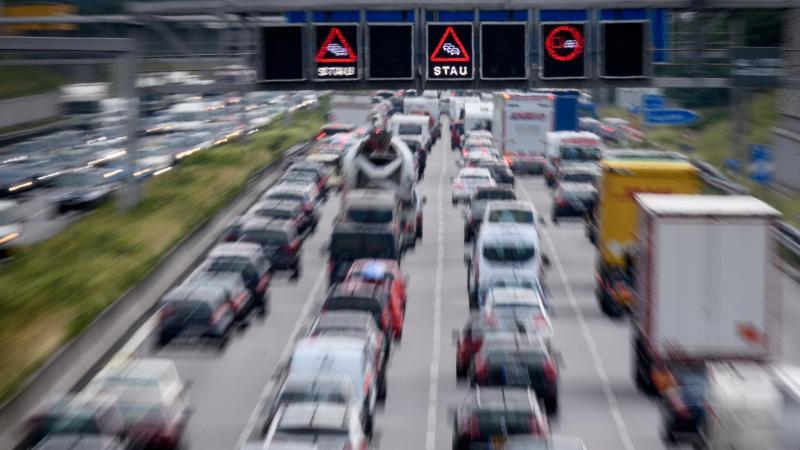 Pfingsten wird es eng auf den Autobahnen Pfingstreisewelle