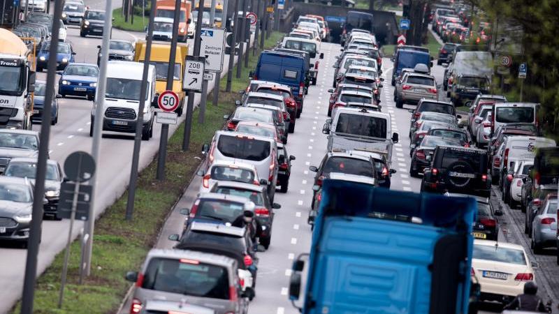 Zu viel Diesel-Abgase - EU-Kommission verklagt Deutschland Fahrverbot für Diesel-LKW