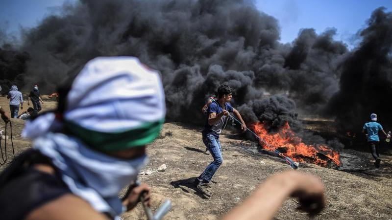 Israel fliegt Luftangriffe in Gaza Proteste in Gaza