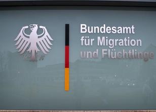 Angesichts immer neuer Details in der Affäre um mutmaßlich manipulierte Asy... weiterlesen