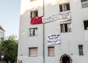 Die Polizei hat am Sonntagabend ein nur wenige Stunden zuvor besetztes Haus... weiterlesen