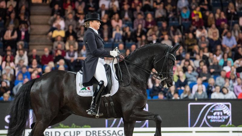 Dorothee Schneider gewinnt Grand Prix Special in Wiesbaden Dorothee Schneider