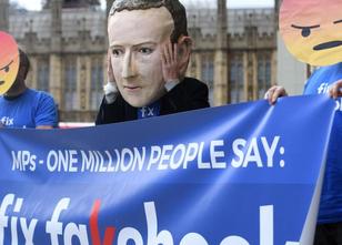Facebook-Chef Mark Zuckerberg wird heute wegen des Datenskandals um seinen ... weiterlesen