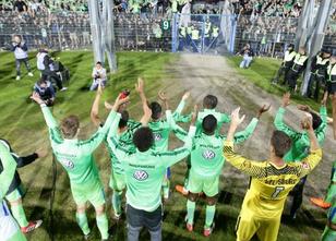 Die Erleichterung beim VfL Wolfsburg über den Verbleib in der Fußball-Bunde... weiterlesen
