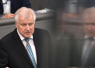 Bundesinnenminister Horst Seehofer (CSU) schließt in der Affäre um unzuläss... weiterlesen
