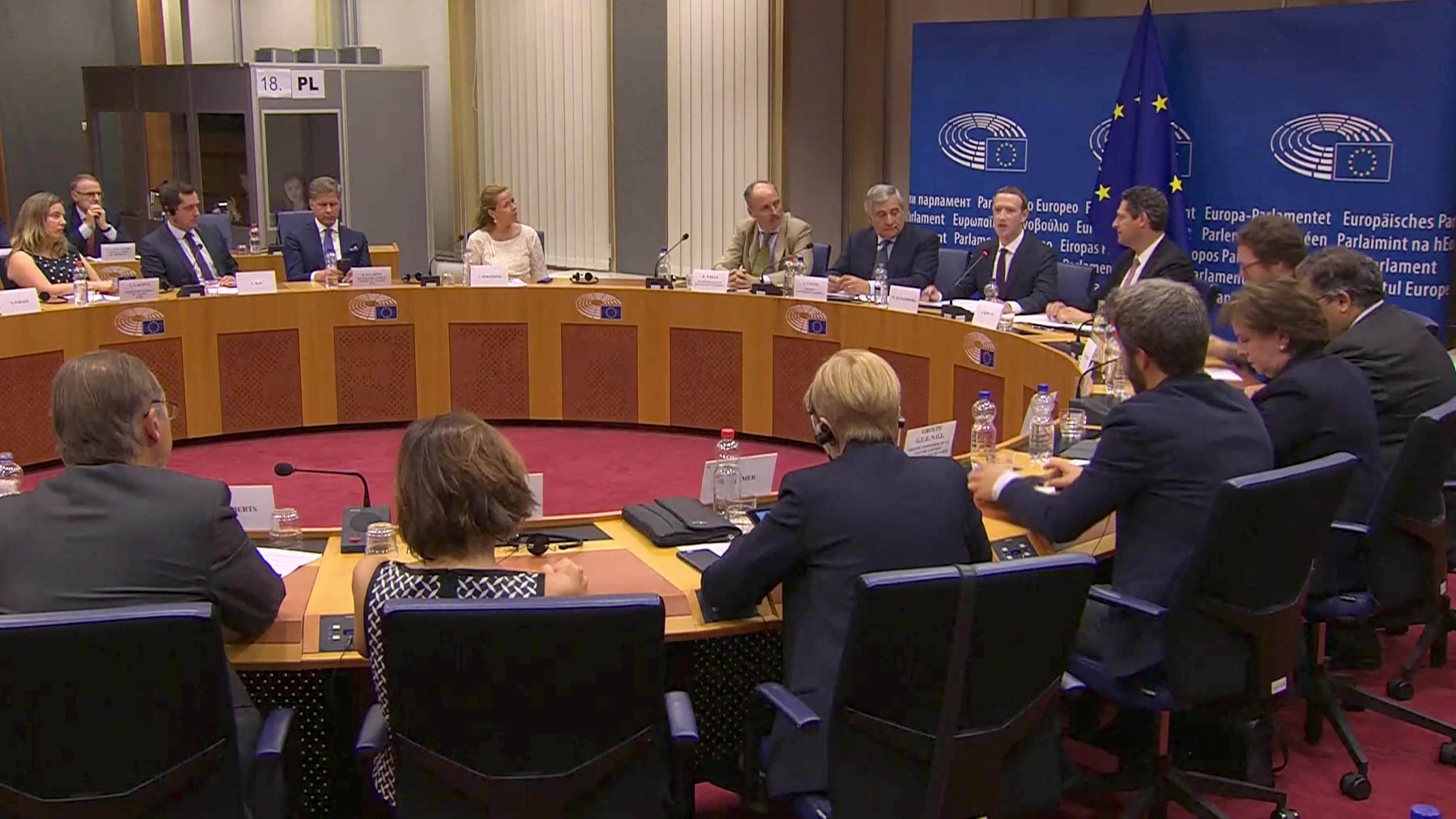 Datenskandal: Mark Zuckerberg weicht harten Fragen im EU-Parlament aus – Sicherheitsausgaben sollen massiv erhöht werden Facebook-Chef äußert sich zu Fragen von EU-Parlamentariern