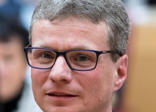 Im Kampf gegen Antisemitismus an Schulen setzt Bayern auf einen Mix aus Auf... weiterlesen