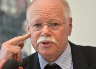 Innensenator Ulrich Mäurer (SPD) begrüßt die Schritte gegen die in eine mög... weiterlesen