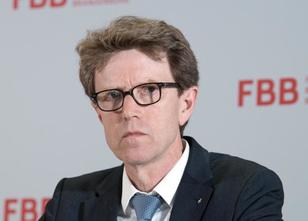 Der Berliner Flughafenchef Engelbert Lütke Daldrup ist im Urlaub gestürzt u... weiterlesen