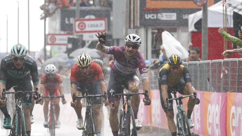 Viviani feiert vierten Tagessieg beim Giro d’Italia Regensprint