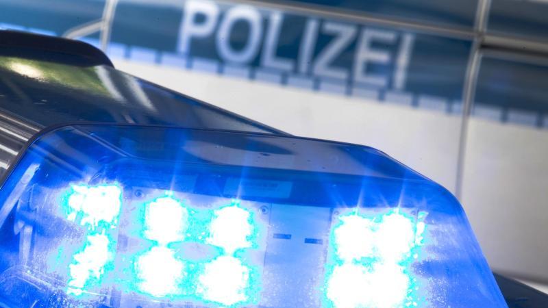 Junger Mofafahrer übersieht Auto und stirbt Blaulicht Polizei