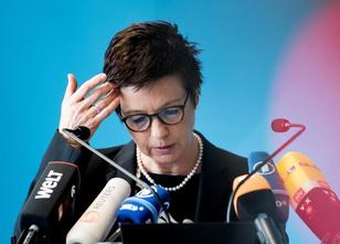 Die Chefin des Bundesamtes für Migration und Flüchtlinge, Jutta Cordt, gerä... weiterlesen