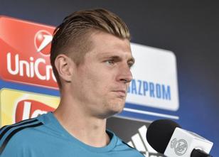 Toni Kroos hat immer gern alles unter Kontrolle. Auf dem Rasen als Taktgebe... weiterlesen