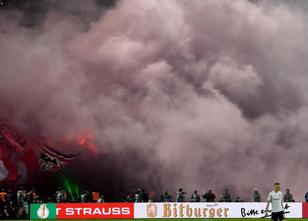 Nach dem unerlaubten Feuerwerk beim DFB-Pokalfinale ermittelt der Kontrolla... weiterlesen