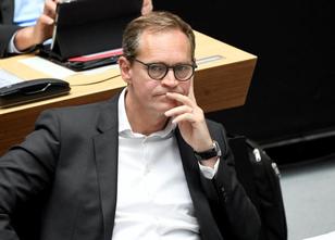 Berlins Regierender Bürgermeister Michael Müller freut sich auf seine erste... weiterlesen
