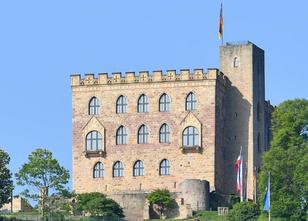 Mit einem Demokratiefestival auf dem Hambacher Schloss wollen mehrere Organ... weiterlesen