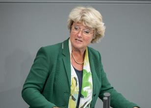 Kulturstaatsministerin Monika Grütters (CDU) denkt über eine Kandidatur für... weiterlesen