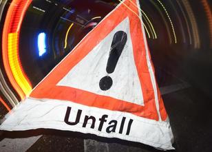 Ein 19-Jähriger ist bei einem Unfall auf der Bundesstraße 214 zwischen Thui... weiterlesen