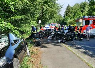 Eine 81-Jährige ist am Samstagmorgen mit ihrem Auto im Siegerland in eine G... weiterlesen
