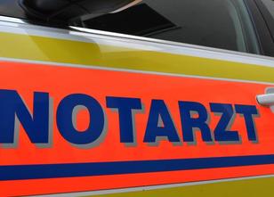 Ein Motorradfahrer ist in Berlin-Gesundbrunnen bei einem Sturz schwer verle... weiterlesen