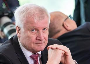 Bundesinnenminister Horst Seehofer begründet den Bedarf an den von ihm gepl... weiterlesen