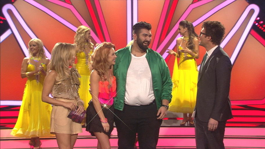 Faisal Kawusi tanzt mit Oana Nechiti Faisal Kawusi tanzt mit Oana Nechiti