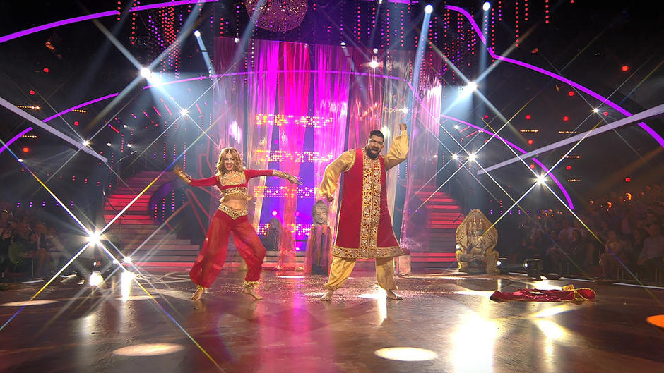 Faisal Kawusi und Oana Nechiti begeistern mit Bollywood Faisal Kawusi und Oana Nechiti begeistern mit Bollywood