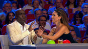 Hier legt Nazan hat an Bruce an Hier legt Nazan hat an Bruce an