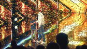 Dieter Bohlen drückt den "Goldener Buzzer" für Noel Lehar Dieter Bohlen drückt den "Goldener Buzzer" für Noel Lehar