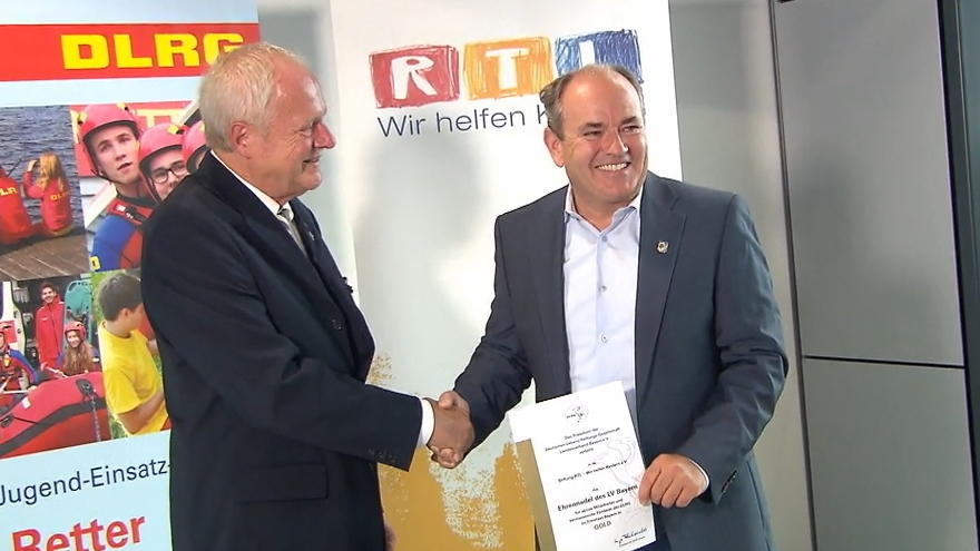 Goldene Ehrennadel für „RTL – Wir helfen Kindern e.V.“ Goldene Ehrennadel für „RTL – Wir helfen Kindern e.V.“