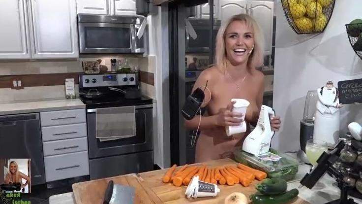 Jenny Scordamaglia kocht nackt in ihrer Show Jenny Scordamaglia kocht nackt in ihrer Show