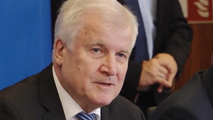 Seehofer bedauert Sellbstmord des abgeschobenen Afghanen Seehofer bedauert Sellbstmord des abgeschobenen Afghanen