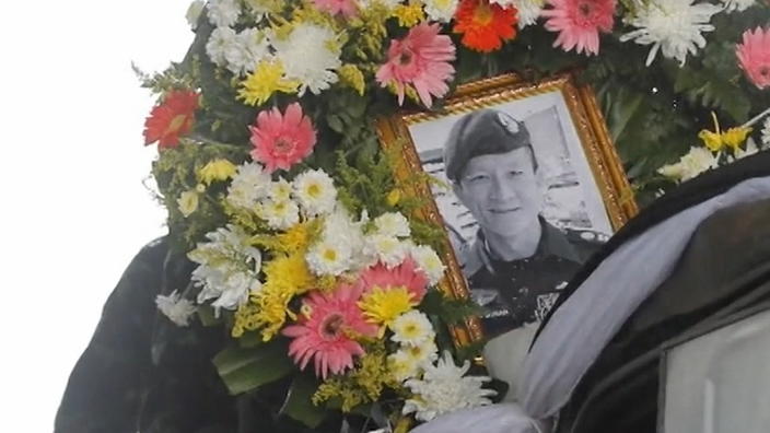 Rettung aus Thailand-Höhle: Nach Euphorie kommt Trauer auf Rettung aus Thailand-Höhle: Nach Euphorie kommt Trauer auf