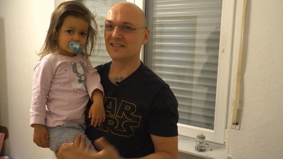 Papa allein zu Haus Papa allein zu Haus